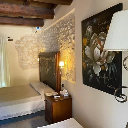 Palazzo Del Papa Strettura