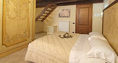 مزرعة للإقامة Palazzo Del Papa Strettura